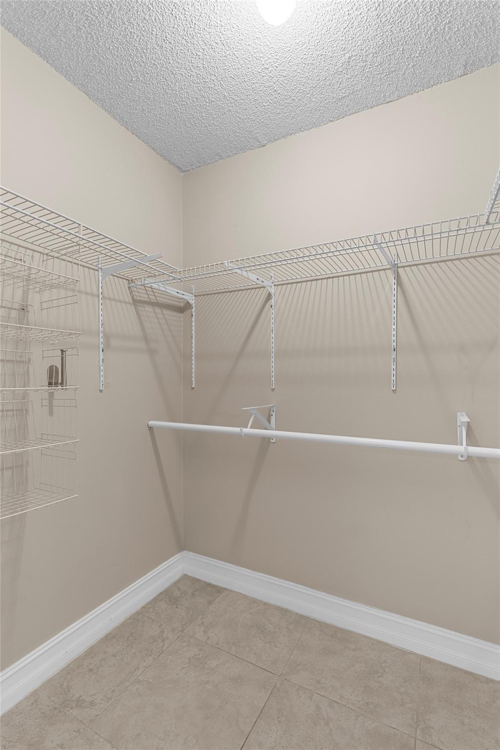 Racquet Club Apts At - Residential Lease