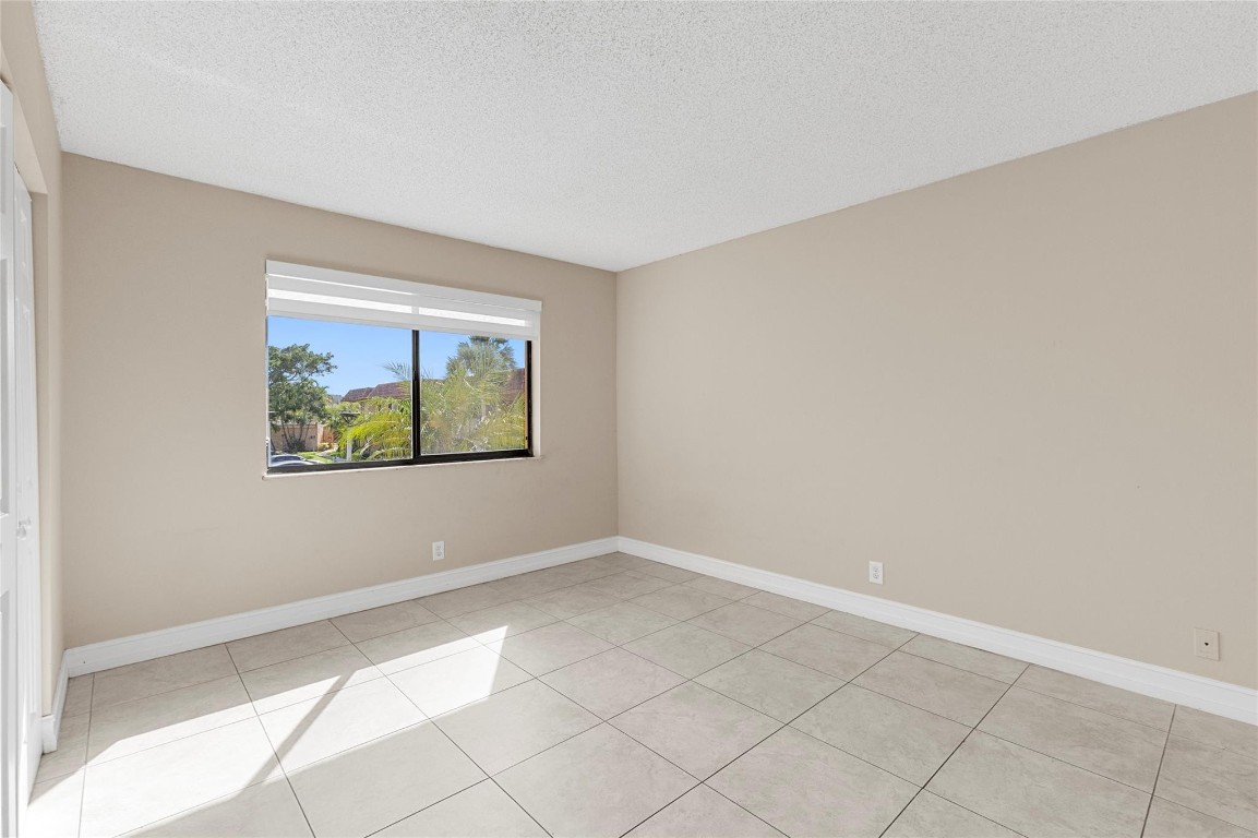 Racquet Club Apts At - Residential Lease