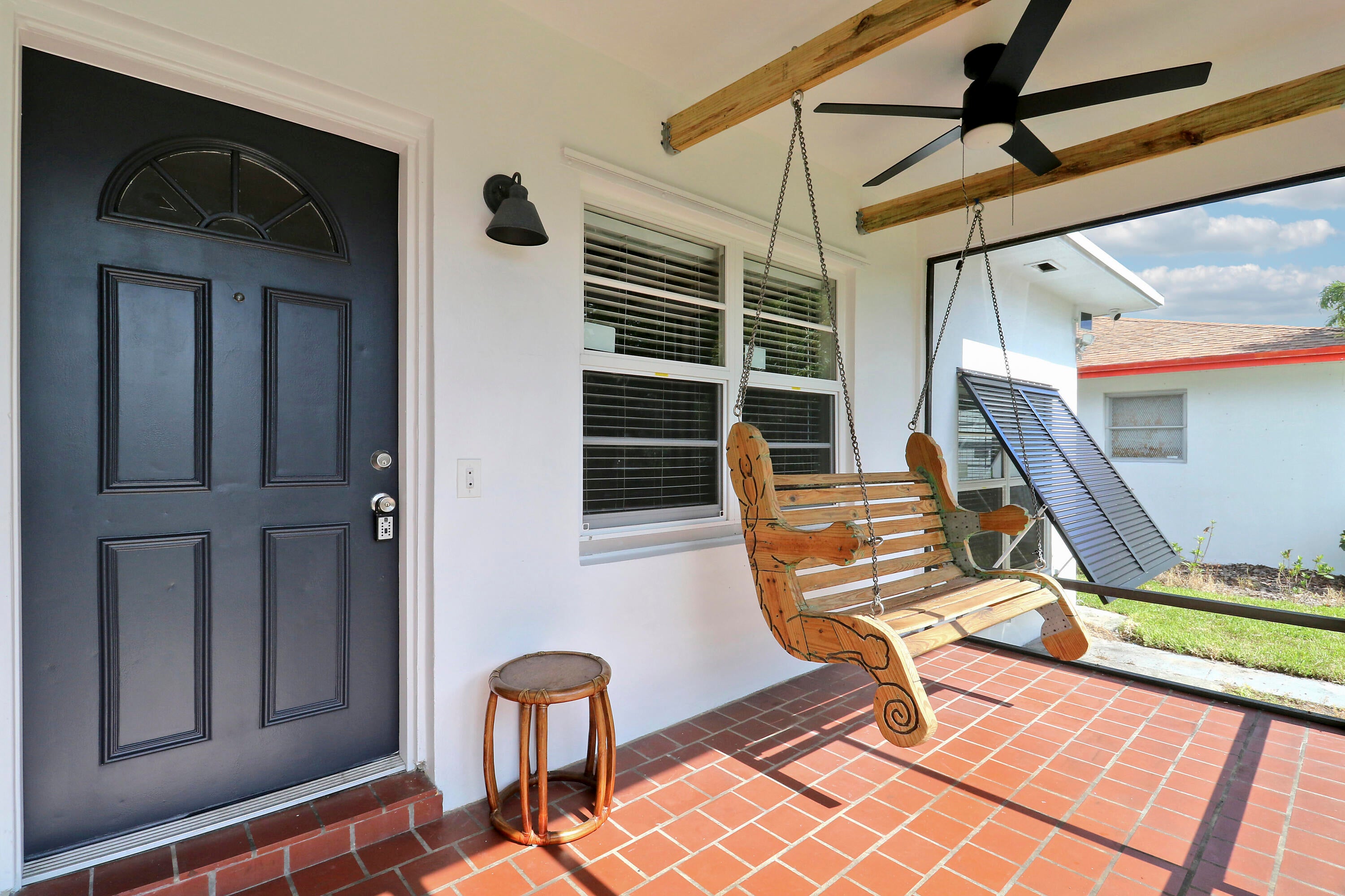 917 N OCEAN BREEZE