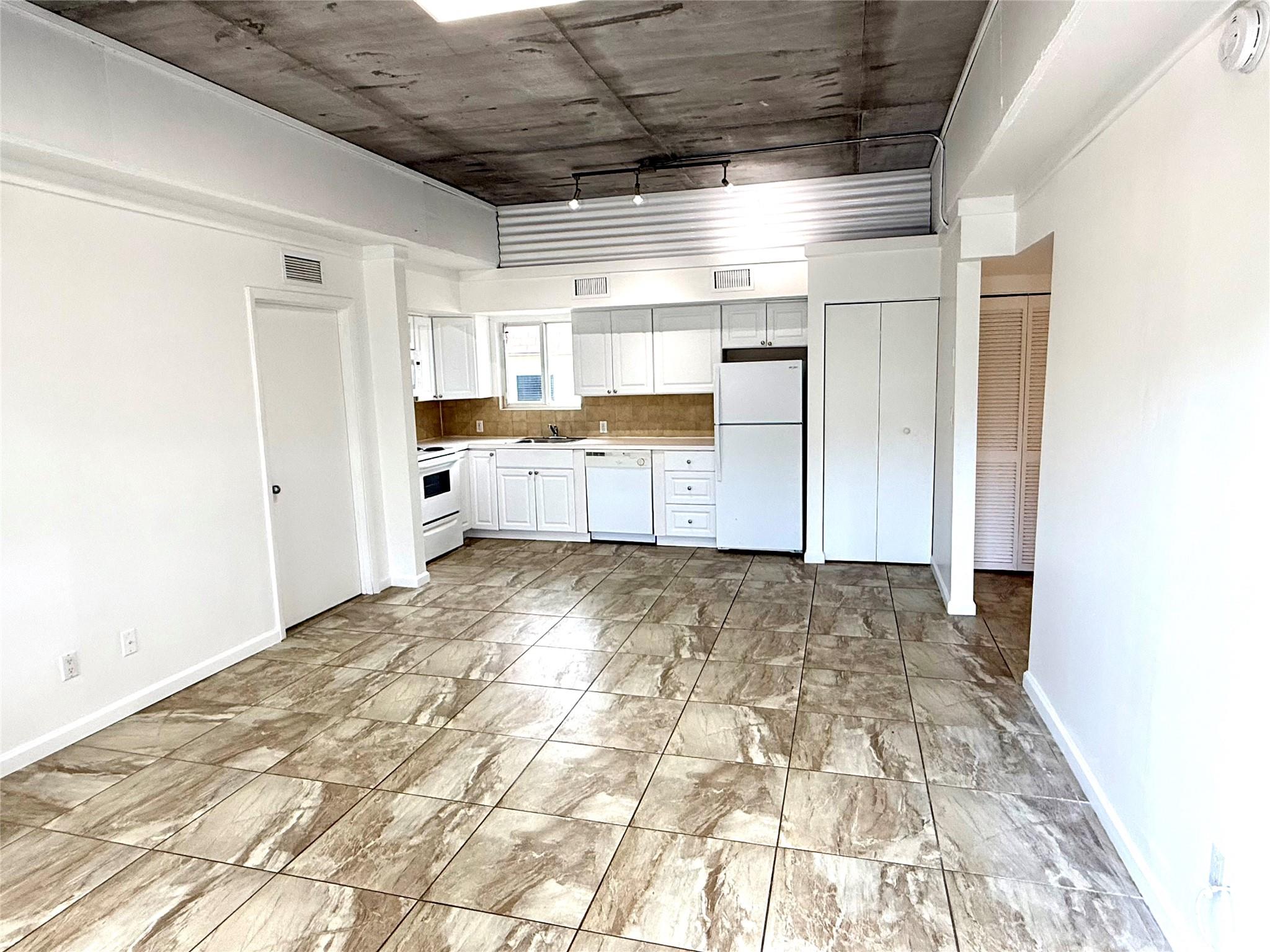 ROSELAND PARK - Residential Lease