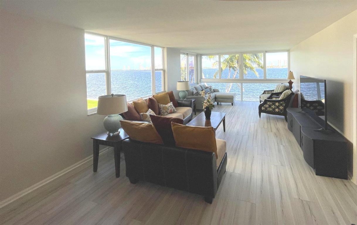 LAKE HARBOUR TOWERS CONDO - Residential