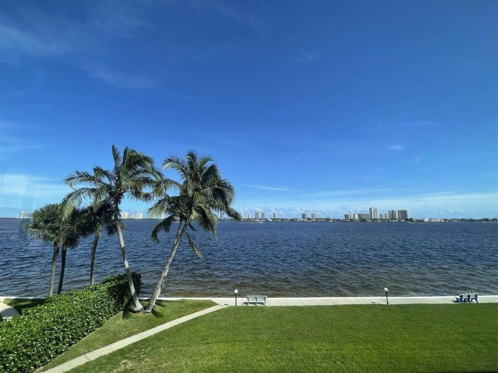 LAKE HARBOUR TOWERS CONDO - Residential