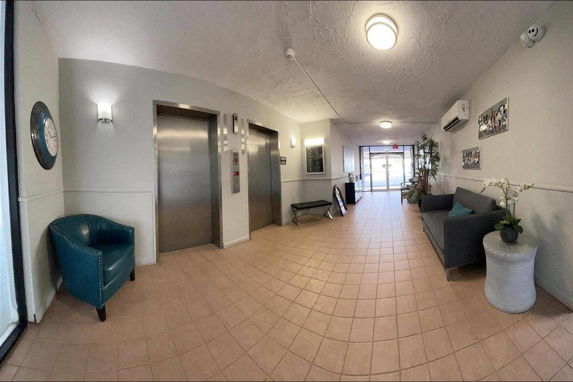 LAKE HARBOUR TOWERS CONDO - Residential