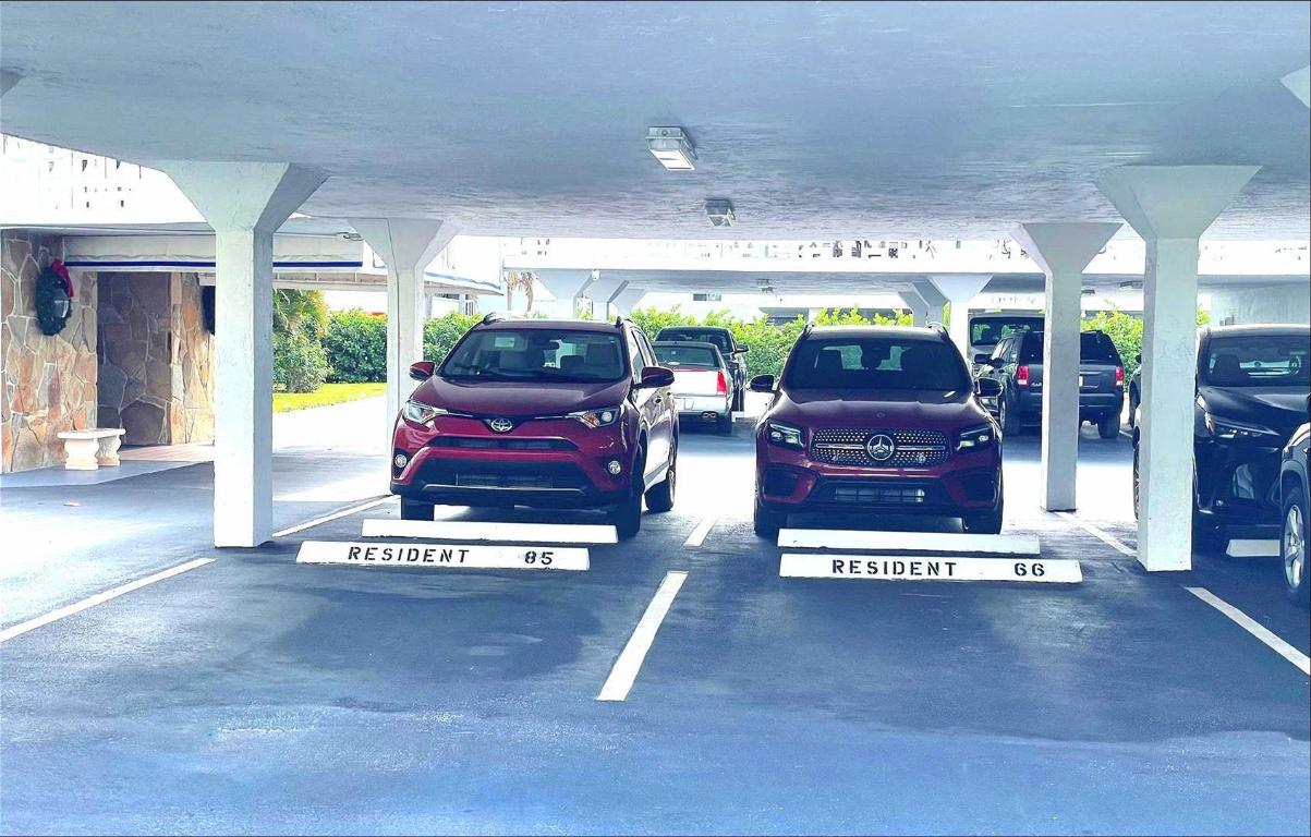 LAKE HARBOUR TOWERS CONDO - Residential