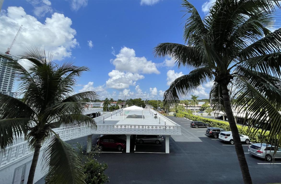 LAKE HARBOUR TOWERS CONDO - Residential