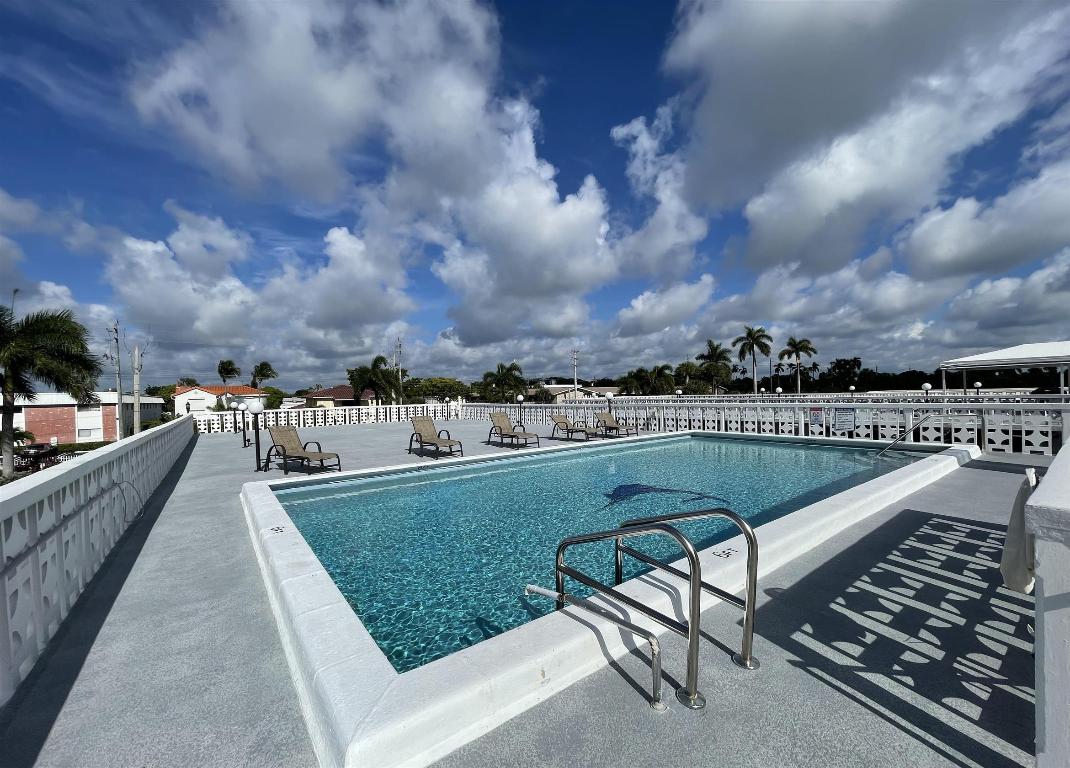 LAKE HARBOUR TOWERS CONDO - Residential