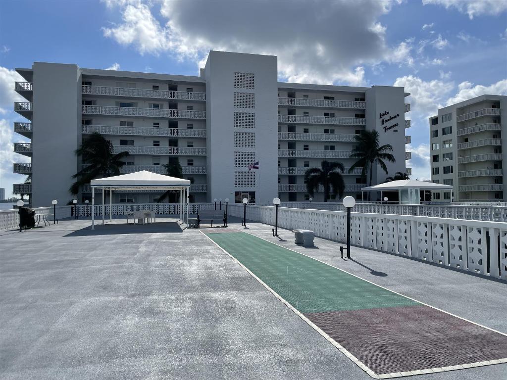 LAKE HARBOUR TOWERS CONDO - Residential