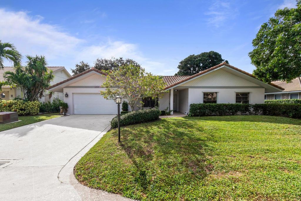 Photo of 1045 Shady Lakes Circle S, Palm Beach Gardens, FL 33418 (MLS # R10940266)