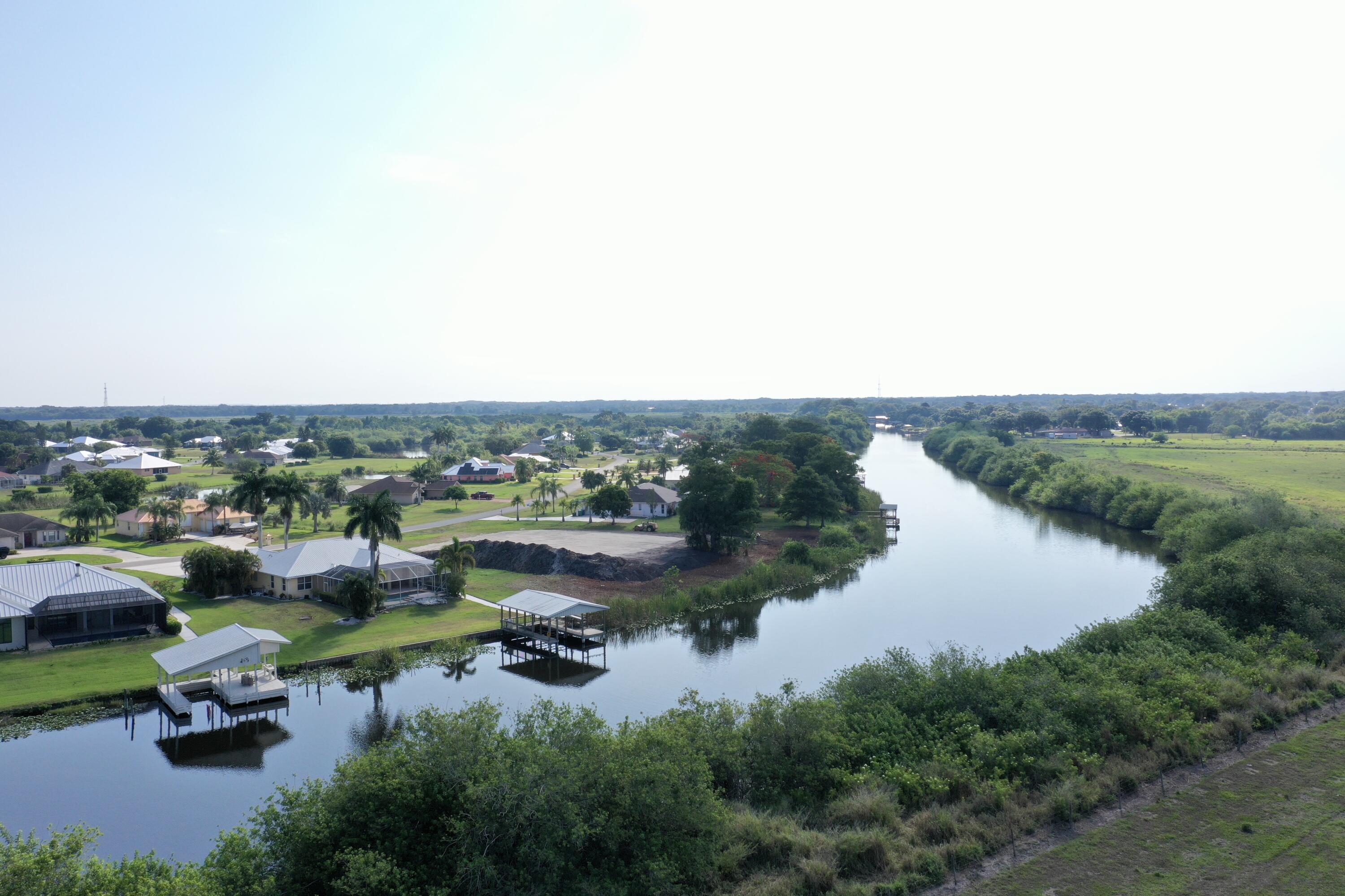 TAYLOR CREEK - Land