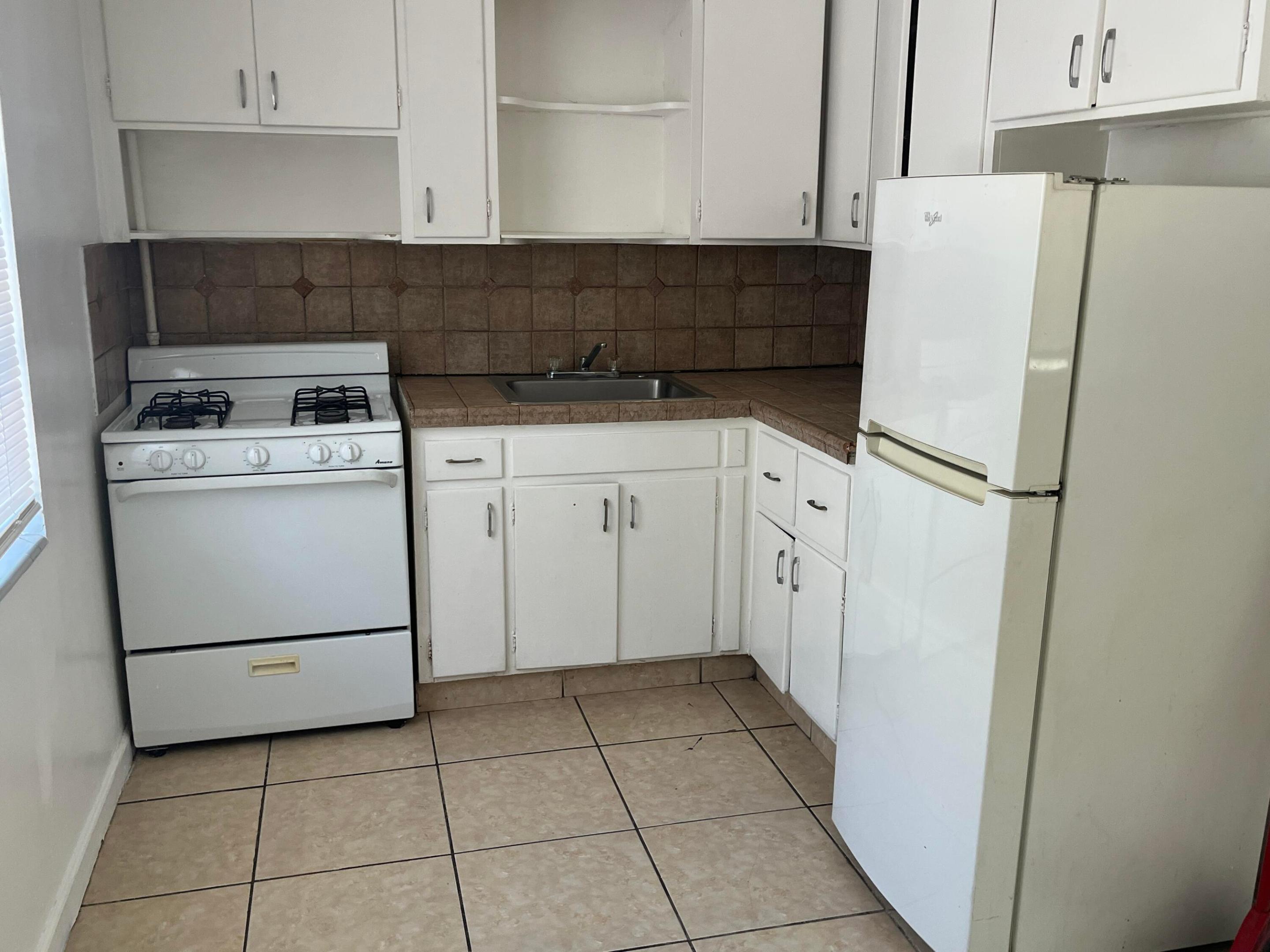 HOLLYWOOD - Residential Lease