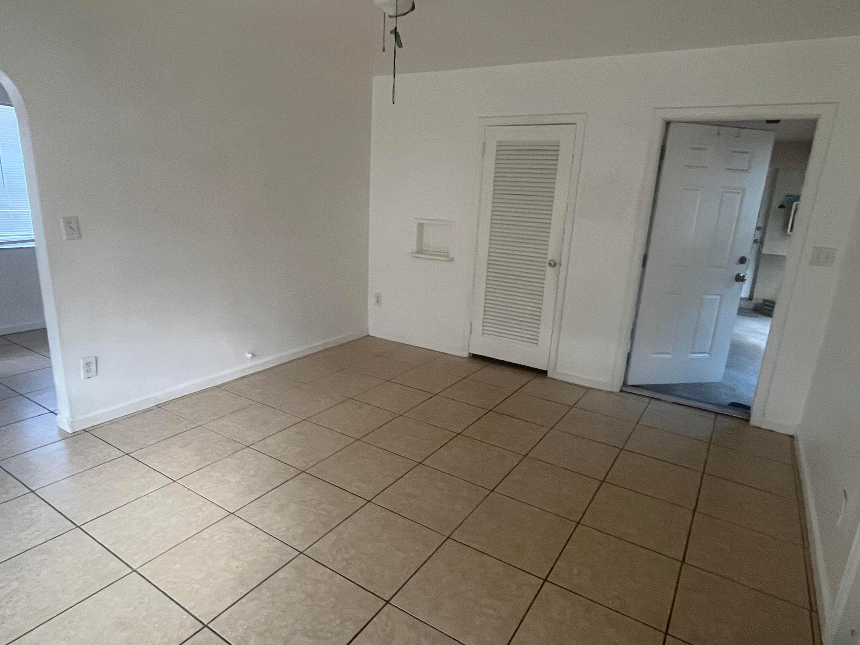 HOLLYWOOD - Residential Lease