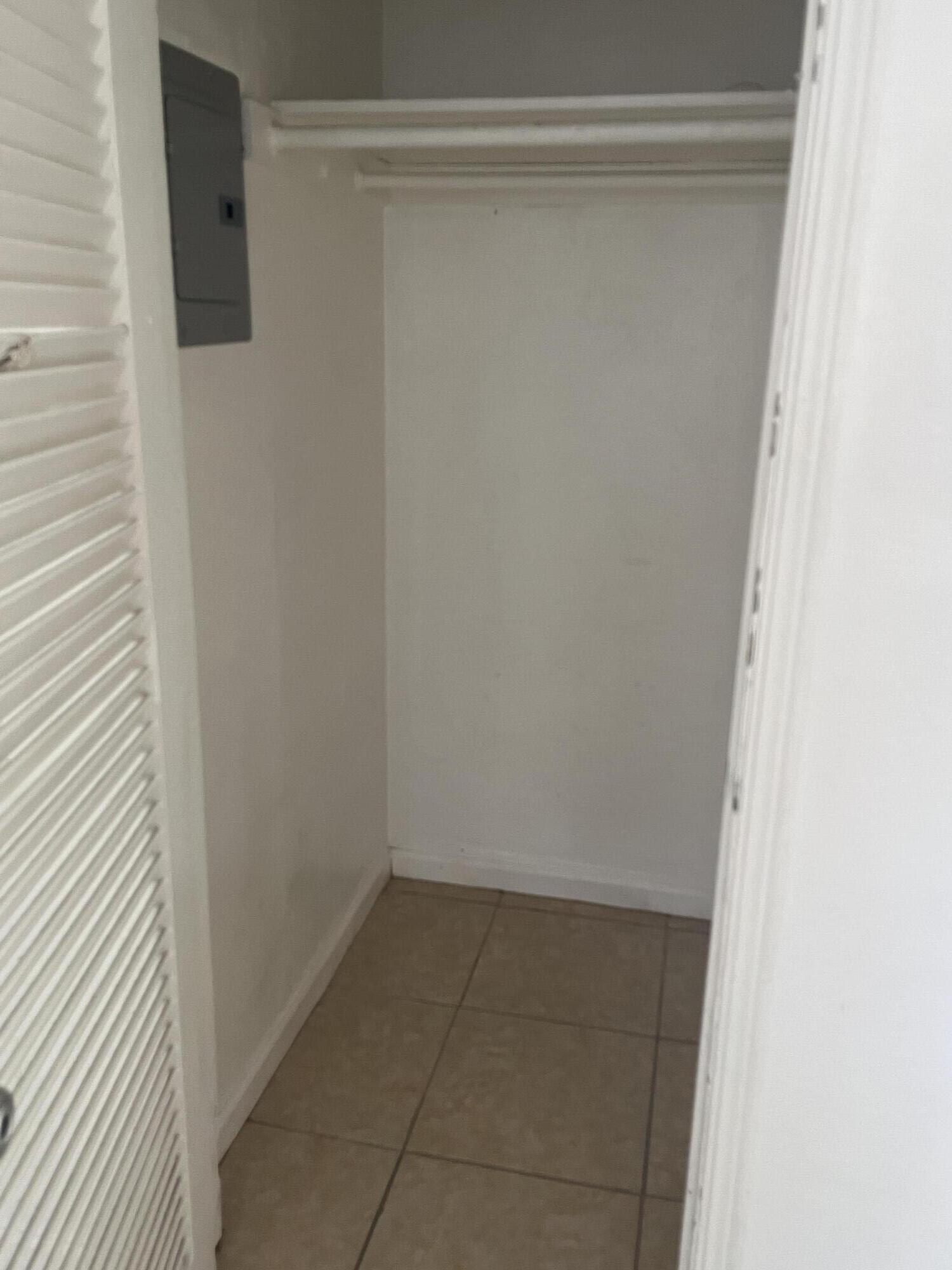 HOLLYWOOD - Residential Lease