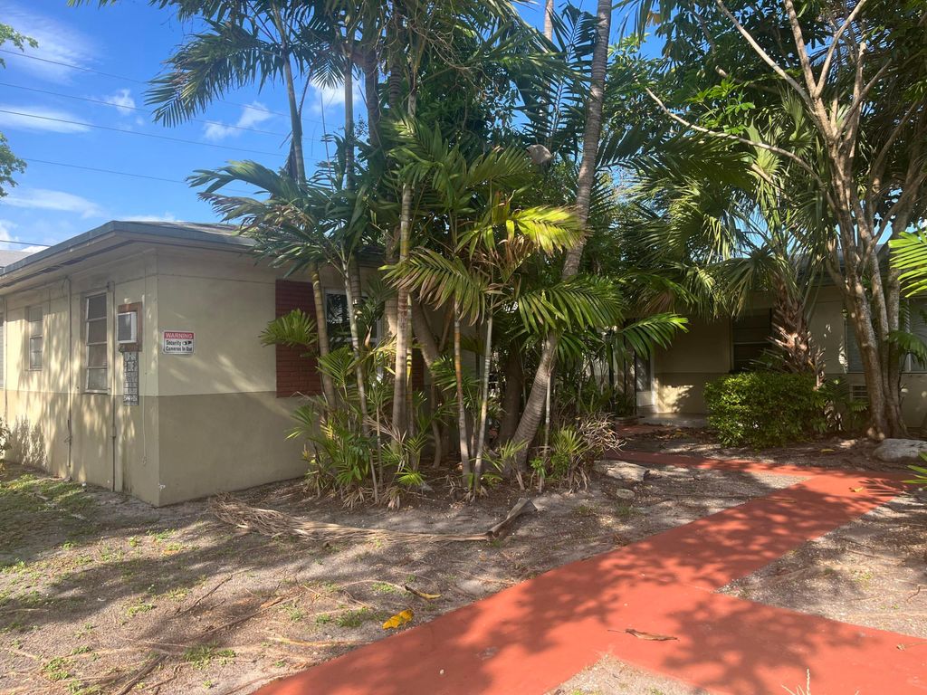 Photo of 505 N 20th Avenue #2, Hollywood, FL 33020 (MLS # B26001741)