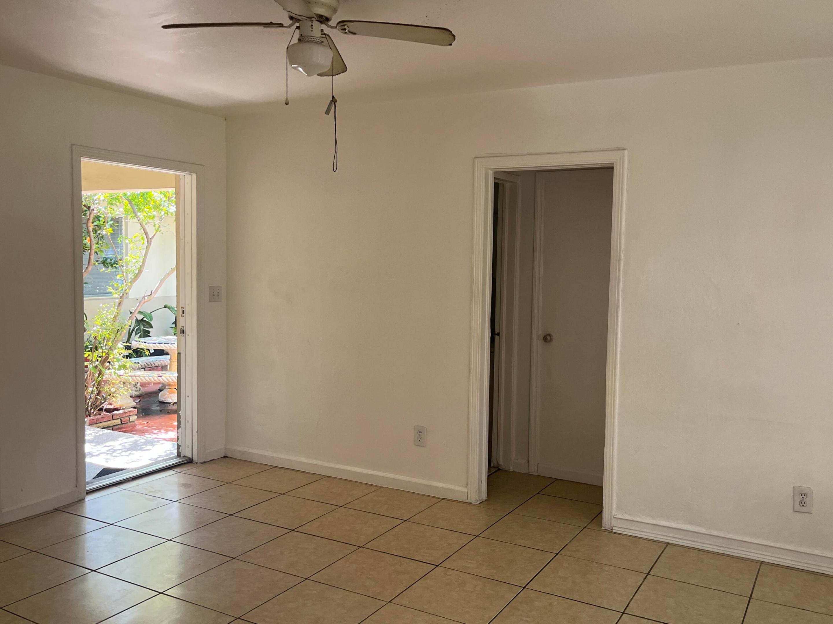 HOLLYWOOD - Residential Lease