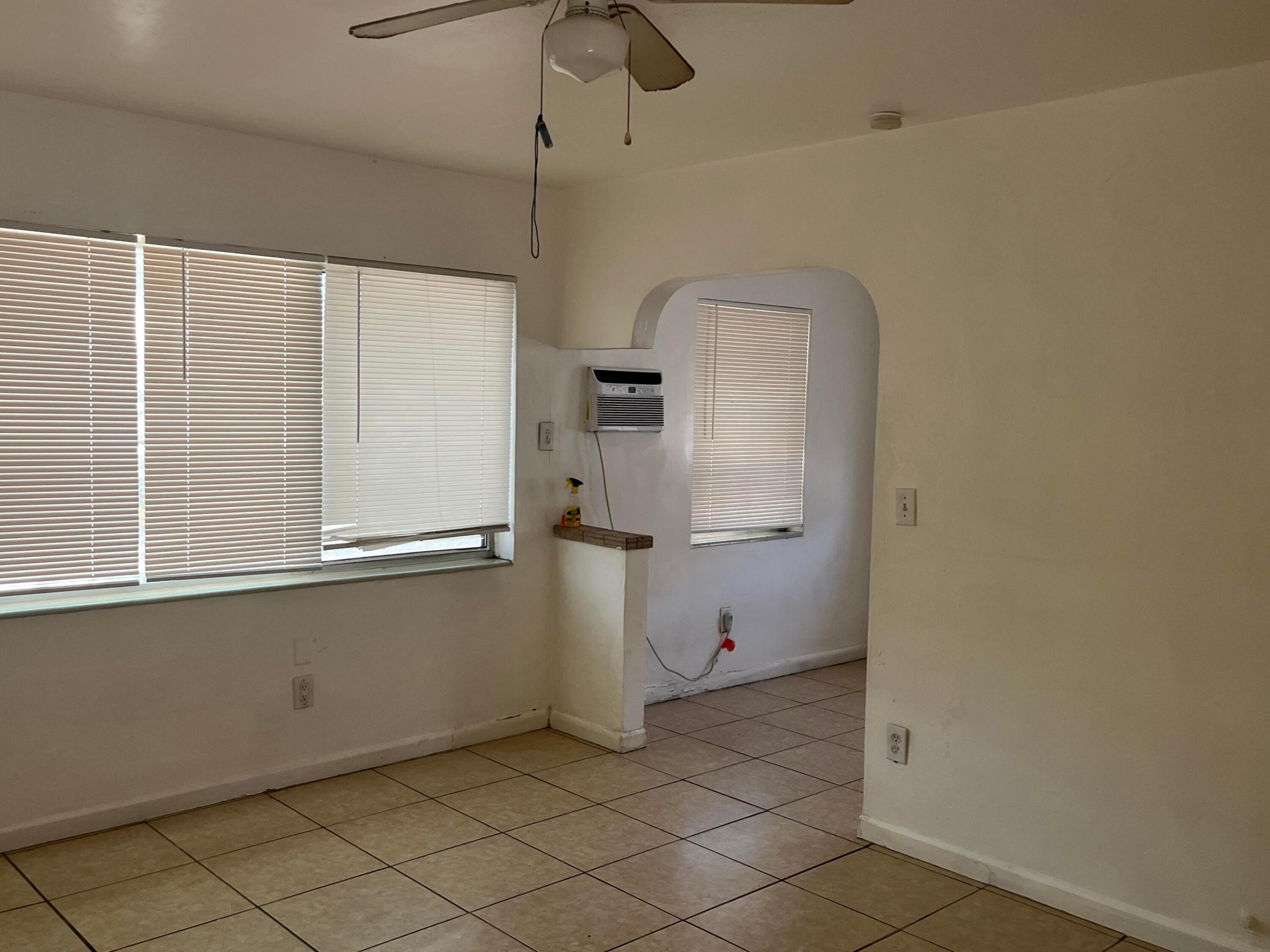 HOLLYWOOD - Residential Lease