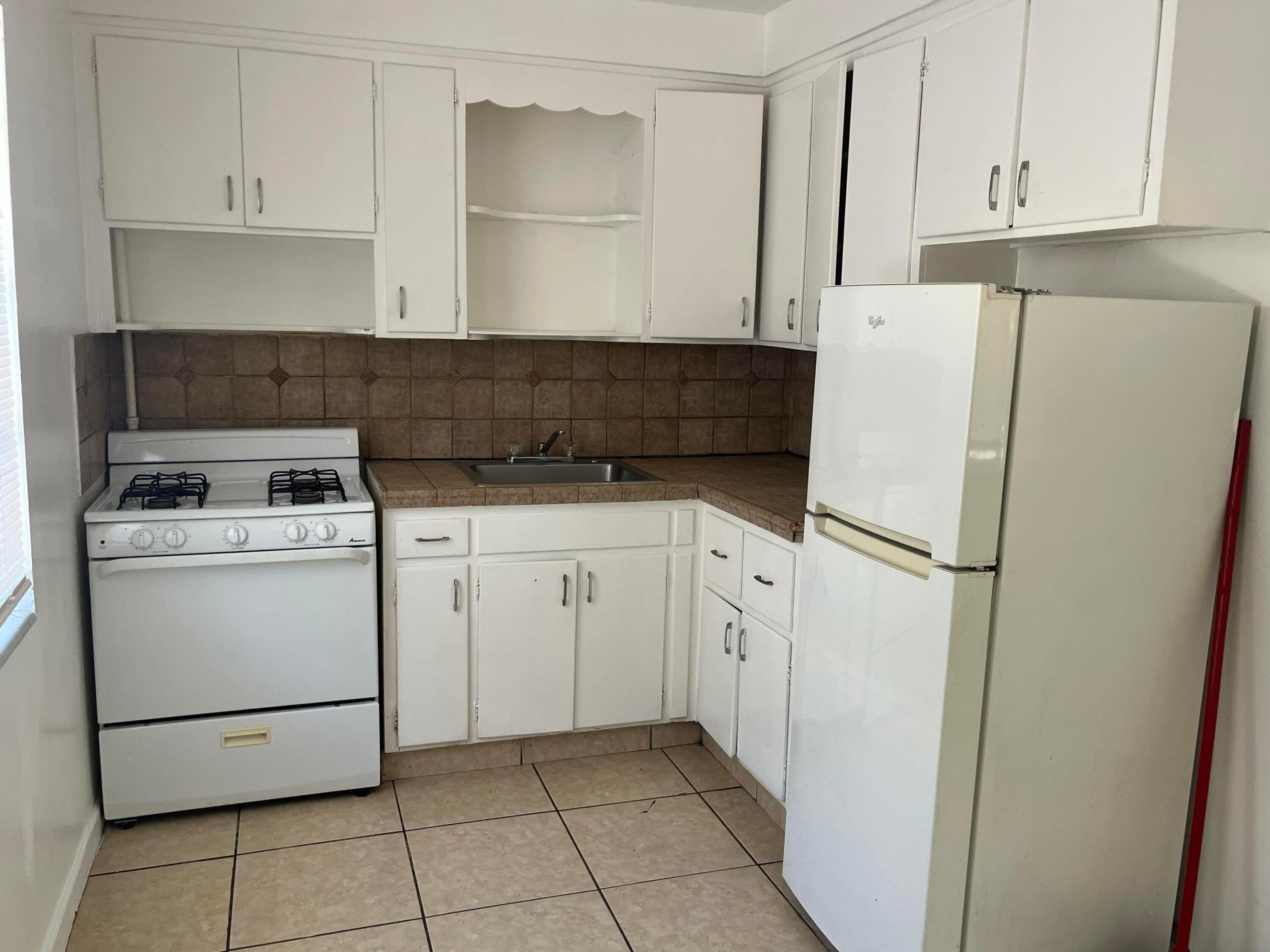 HOLLYWOOD - Residential Lease