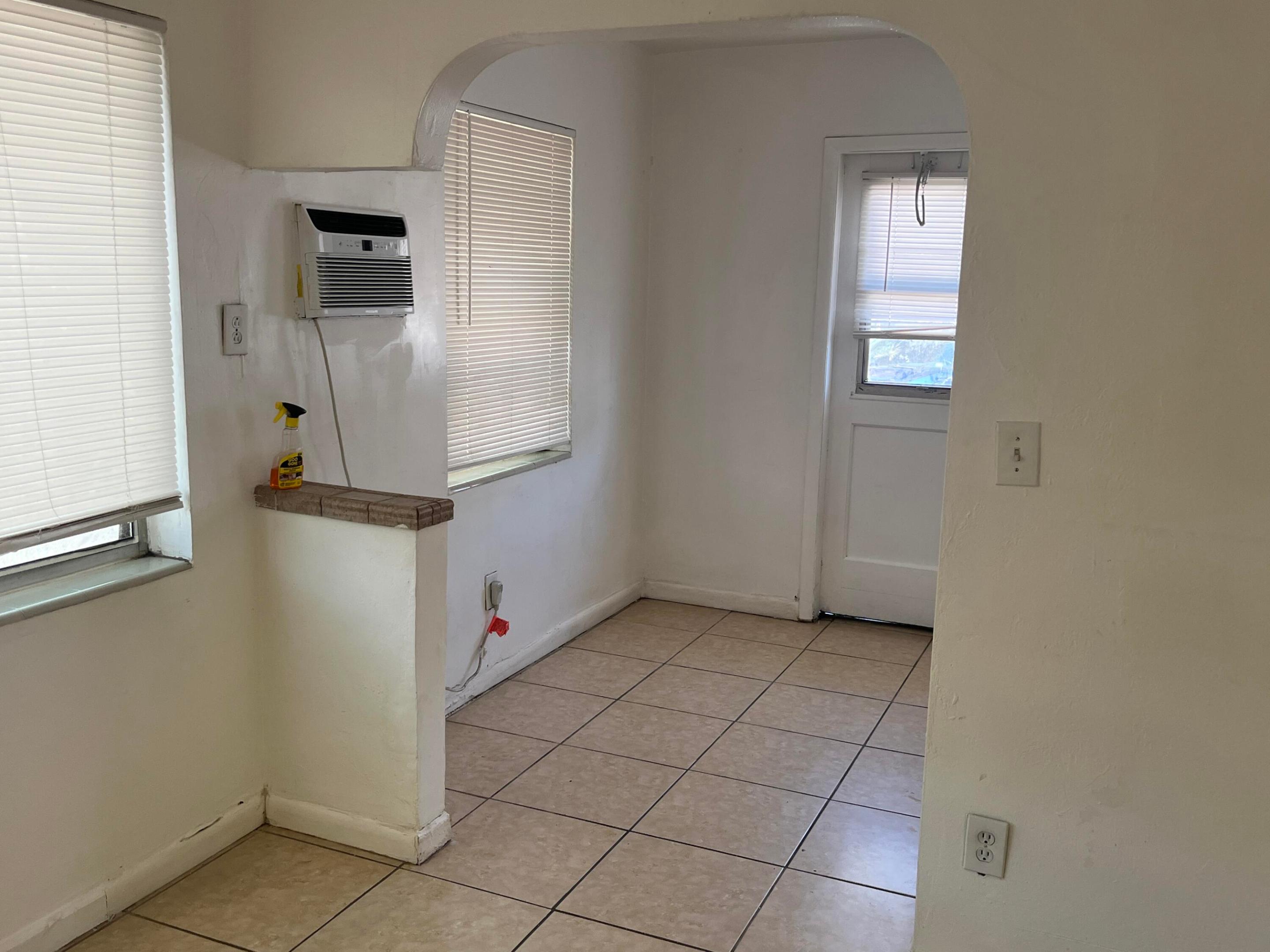 HOLLYWOOD - Residential Lease