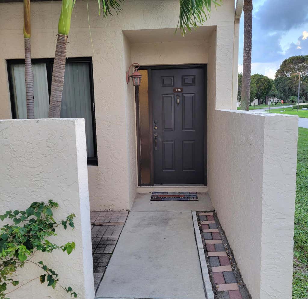 Photo of 13 Via De Casas Sur #104, Boynton Beach, FL 33426 (MLS # R11086462)