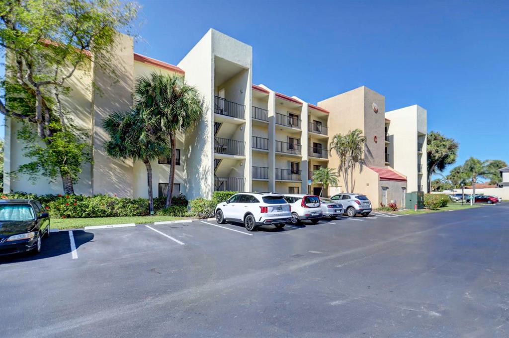 JUPITER OCEAN AND RACQUET CLUB - Residential