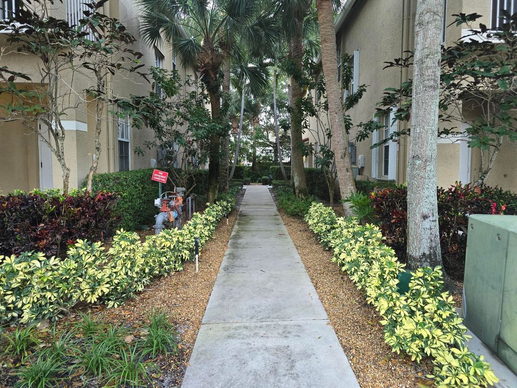 Photo of 110 Lighthouse Circle #I, Tequesta, FL 33469 (MLS # R11032947)