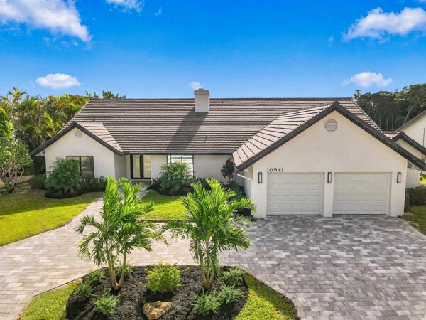 Photo of 10941 BOCA WOODS Lane, Boca Raton, FL 33428 (MLS # B26081830)