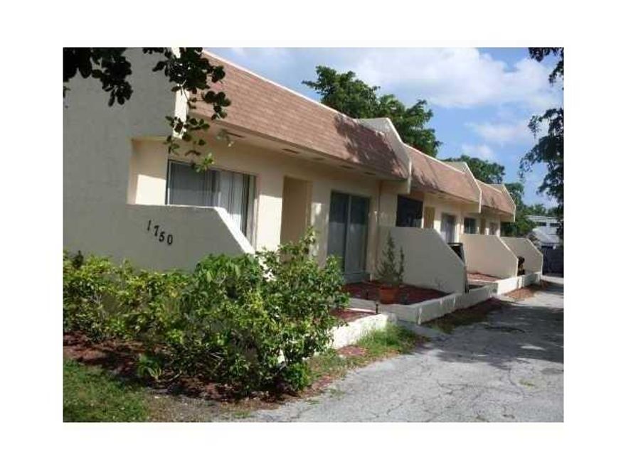 3 BEDROOM 2 BATH PET FRIENDLY UNIT IN EAST BOCA. OWNER FLEXIBLE WITH CREDIT.