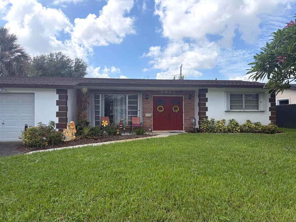 Photo of 3932 ADAMS Street, Hollywood, FL 33021 (MLS # B26067422)