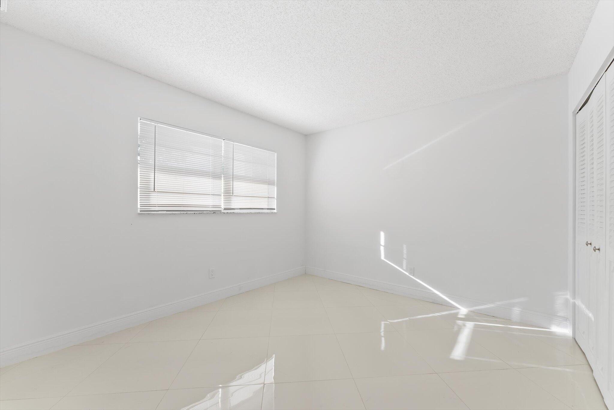 ORIOLE GOLF & TENNIS CLUB - Residential