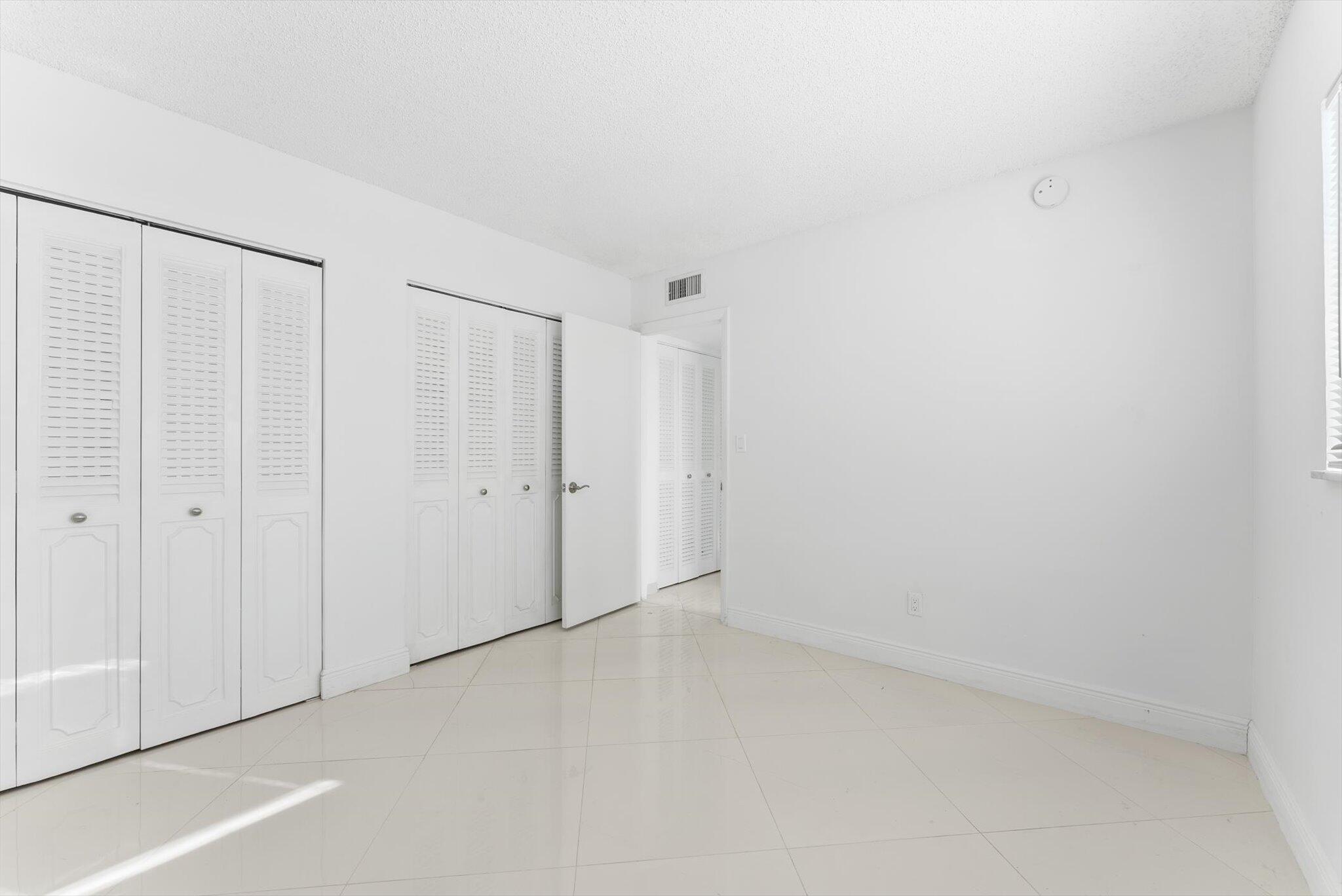 ORIOLE GOLF & TENNIS CLUB - Residential