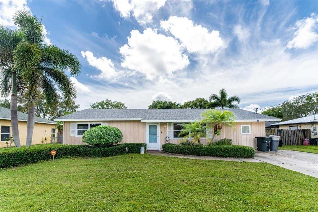Photo of 6004 Tangelo Drive, Fort Pierce, FL 34982 (MLS # R10897358)