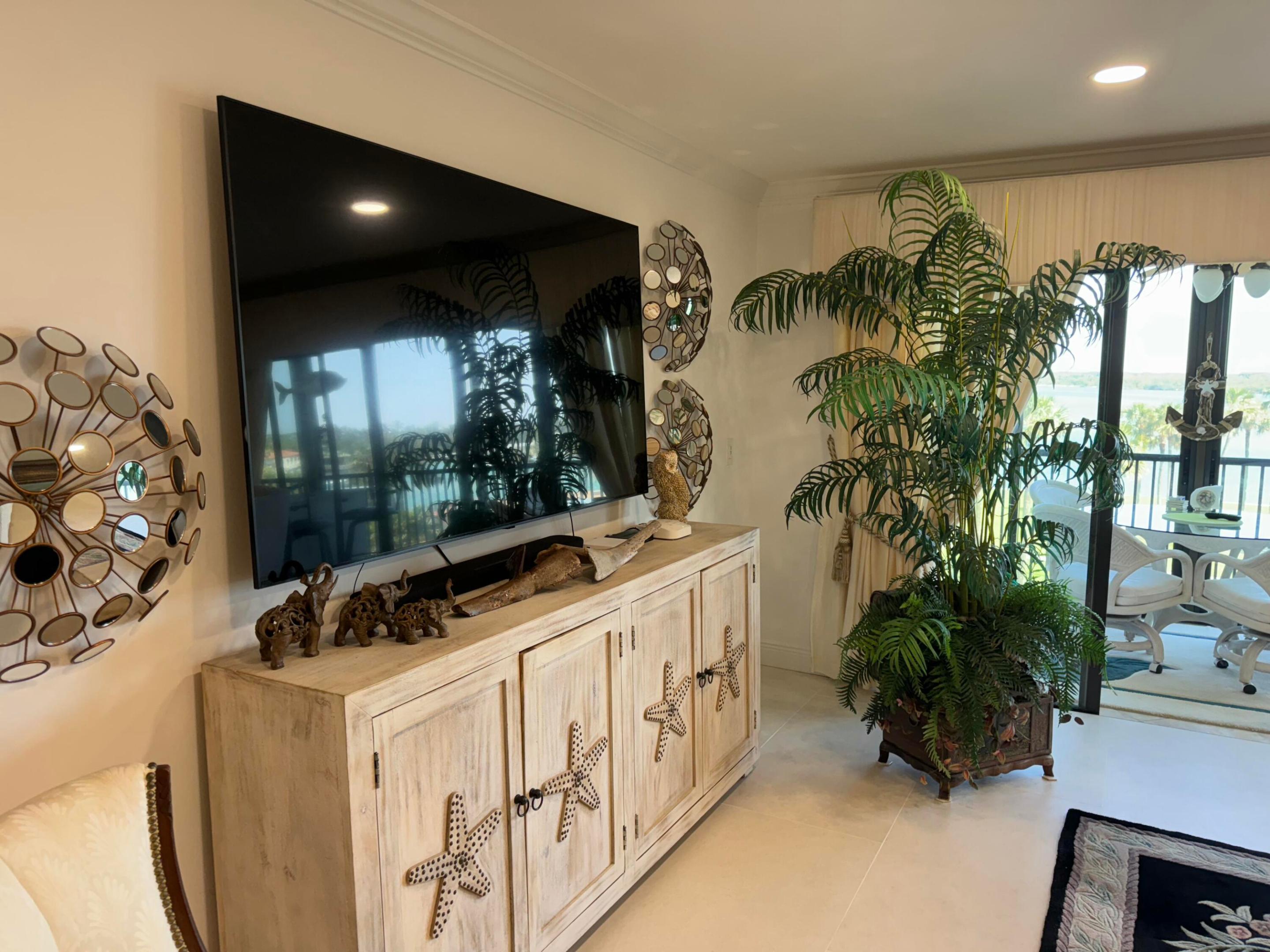 BROADVIEW CONDO - Residential Lease