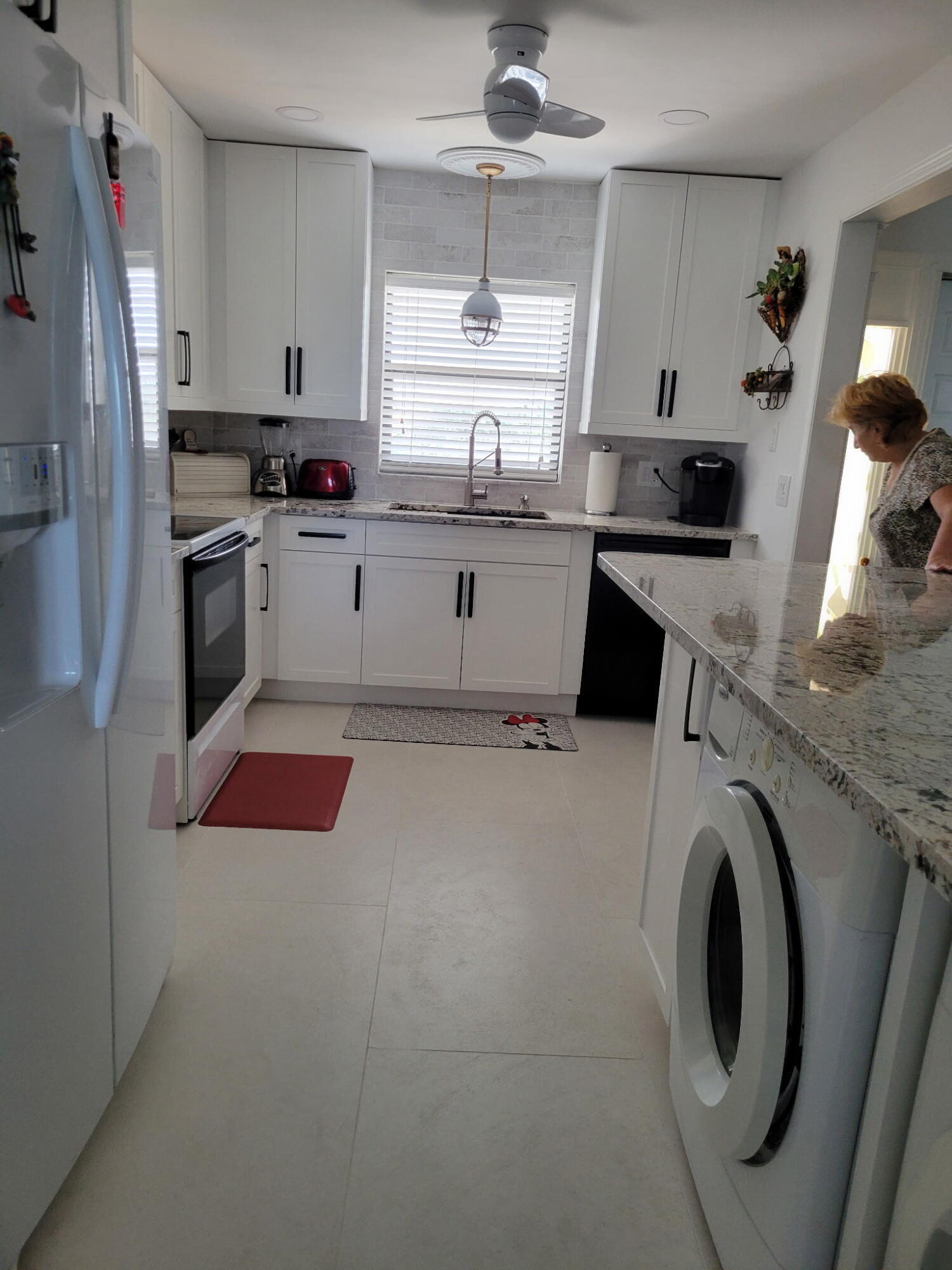 BROADVIEW CONDO - Residential Lease