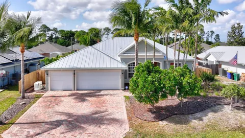 1889 SW Clambake Avenue, Port St Lucie, FL MLS: R11085288