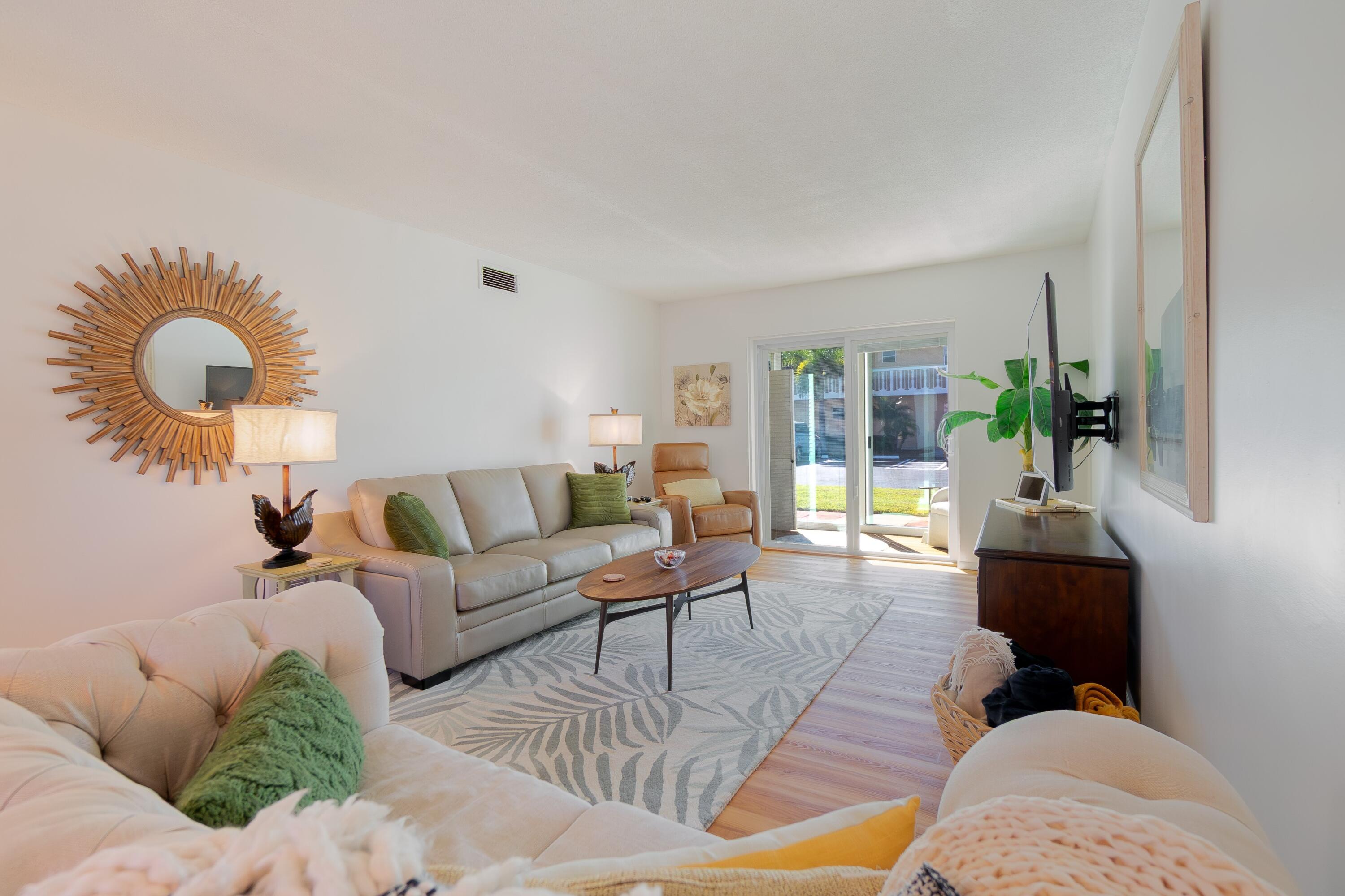 VILLAGE ROYALE CONDO 7 - Residential