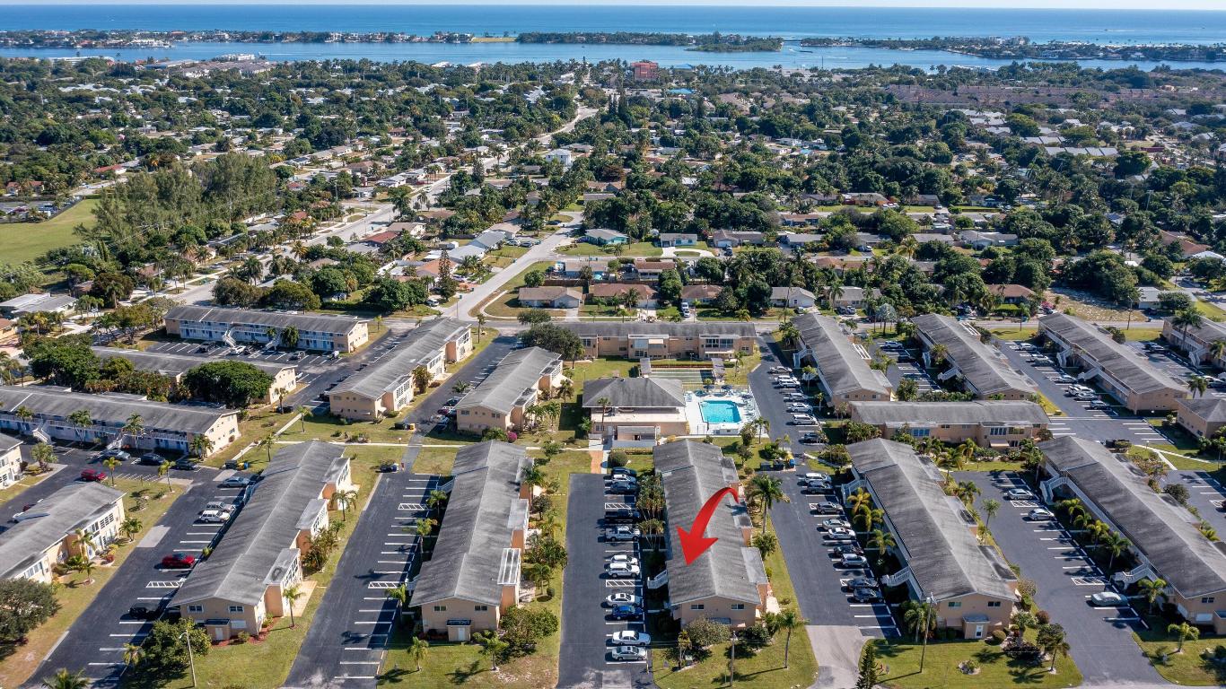 VILLAGE ROYALE CONDO 7 - Residential