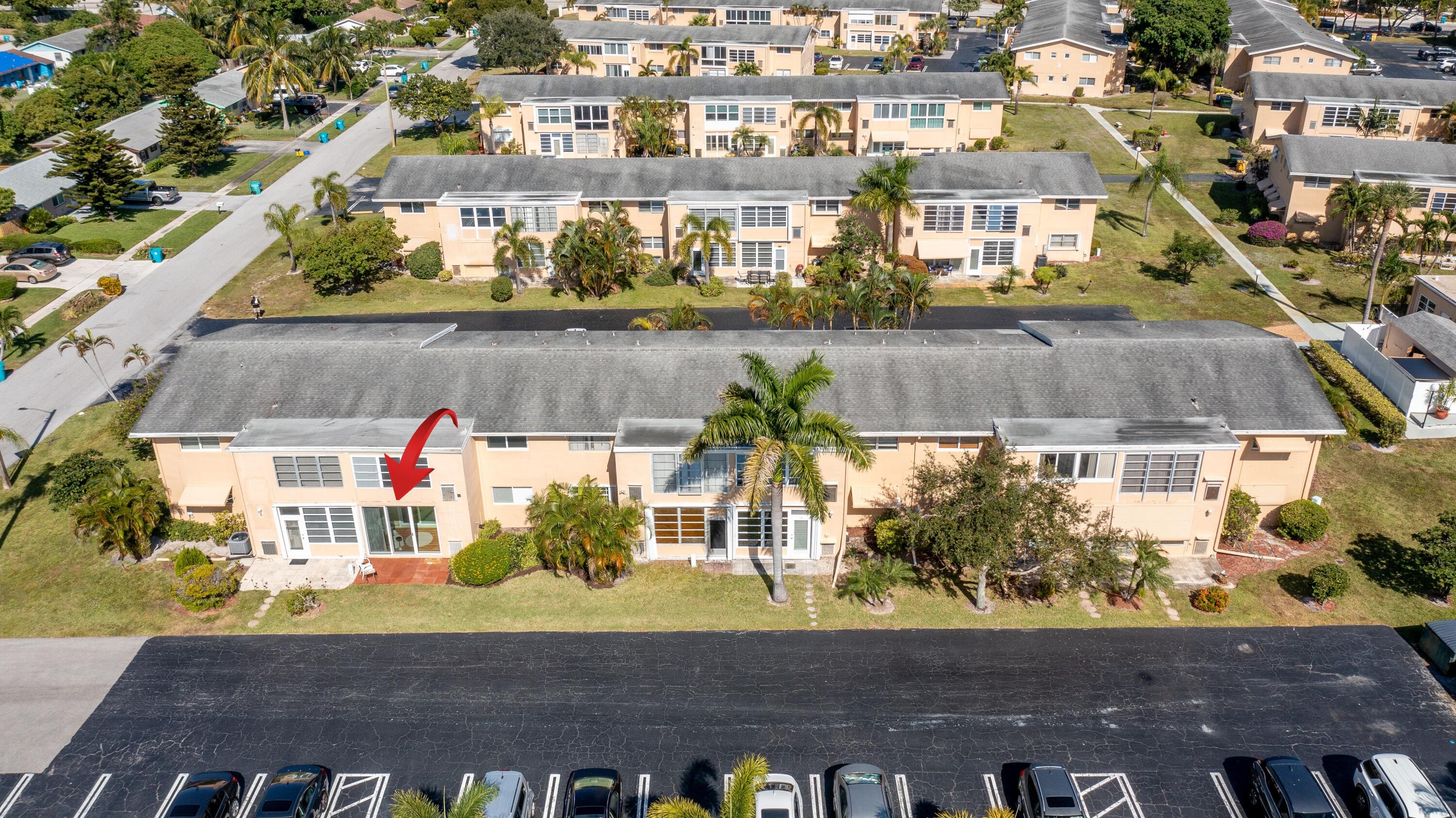 VILLAGE ROYALE CONDO 7 - Residential