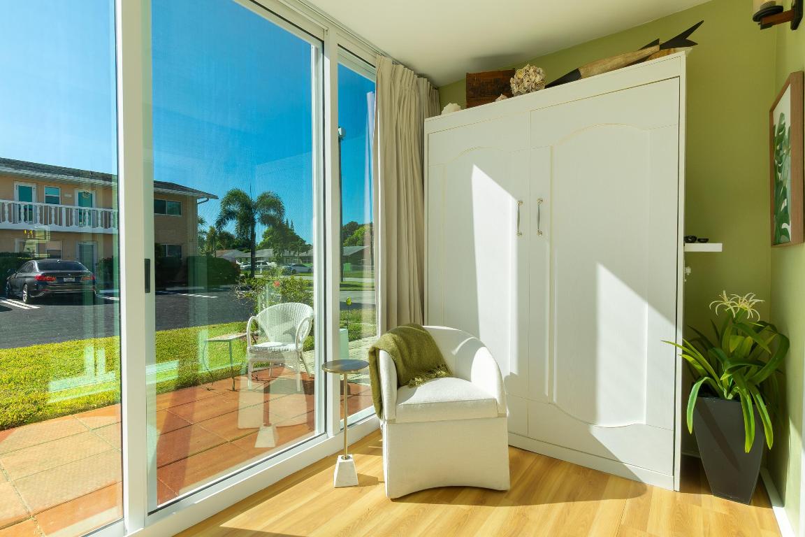 VILLAGE ROYALE CONDO 7 - Residential