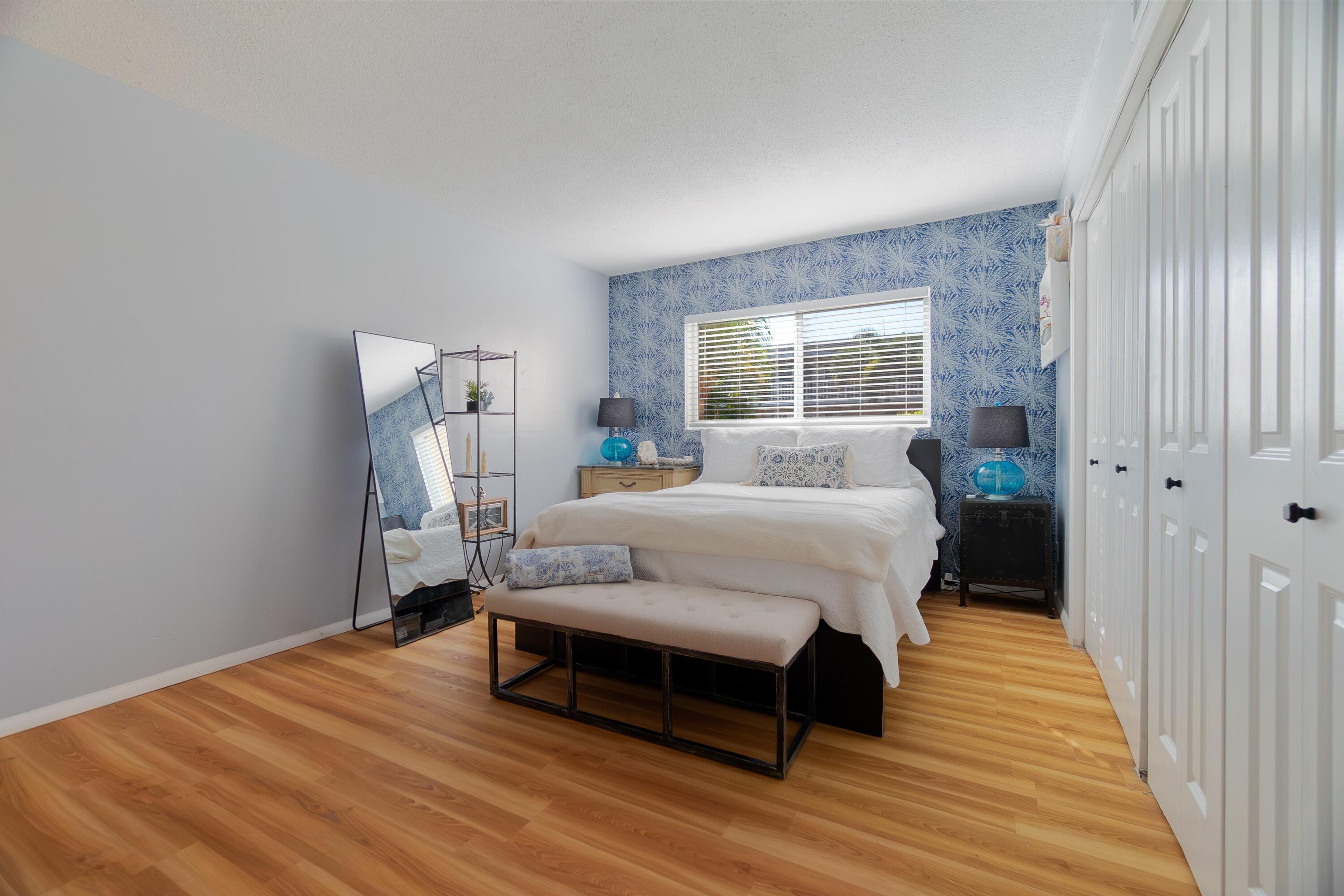 VILLAGE ROYALE CONDO 7 - Residential