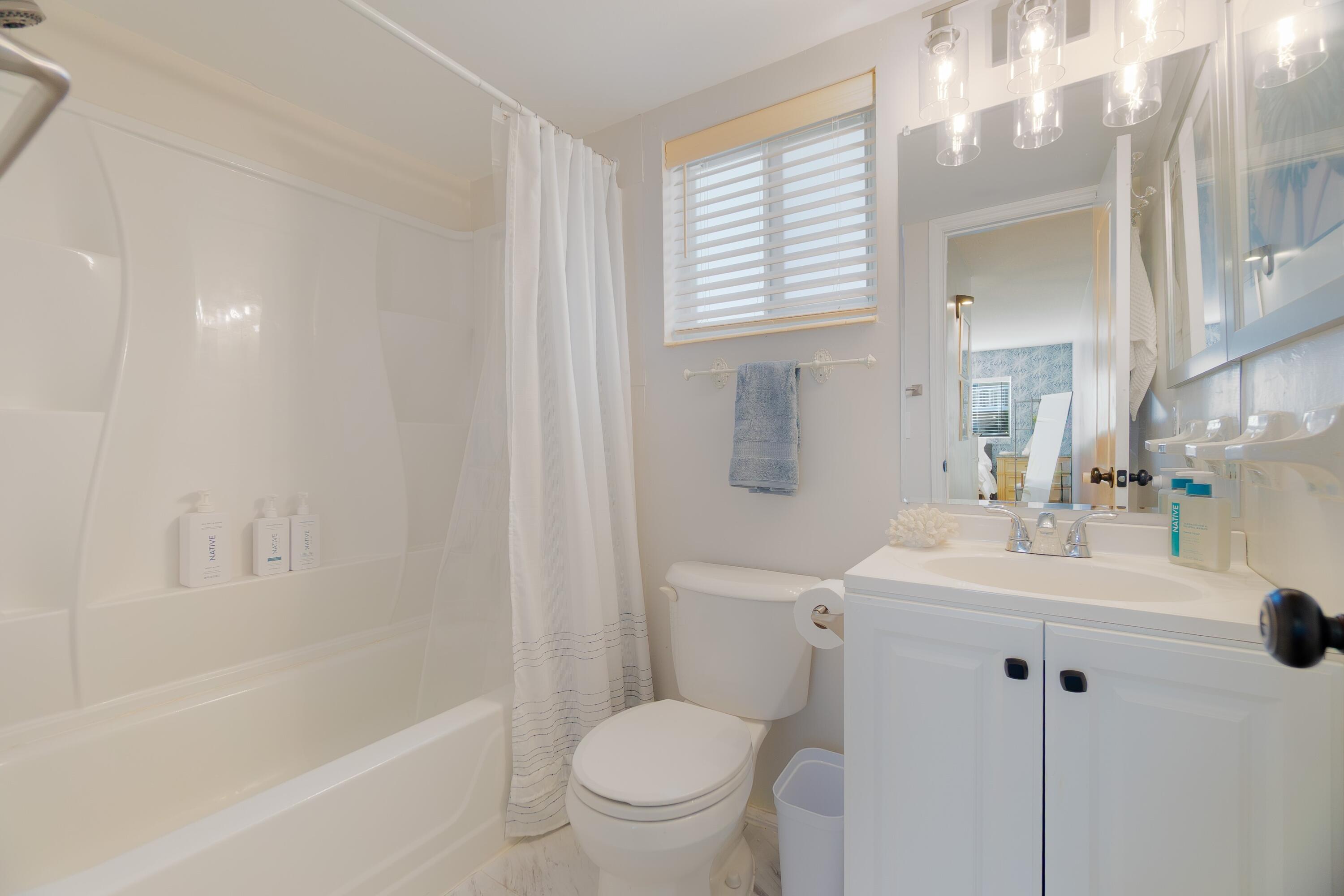 VILLAGE ROYALE CONDO 7 - Residential