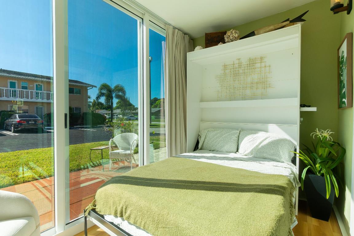 VILLAGE ROYALE CONDO 7 - Residential