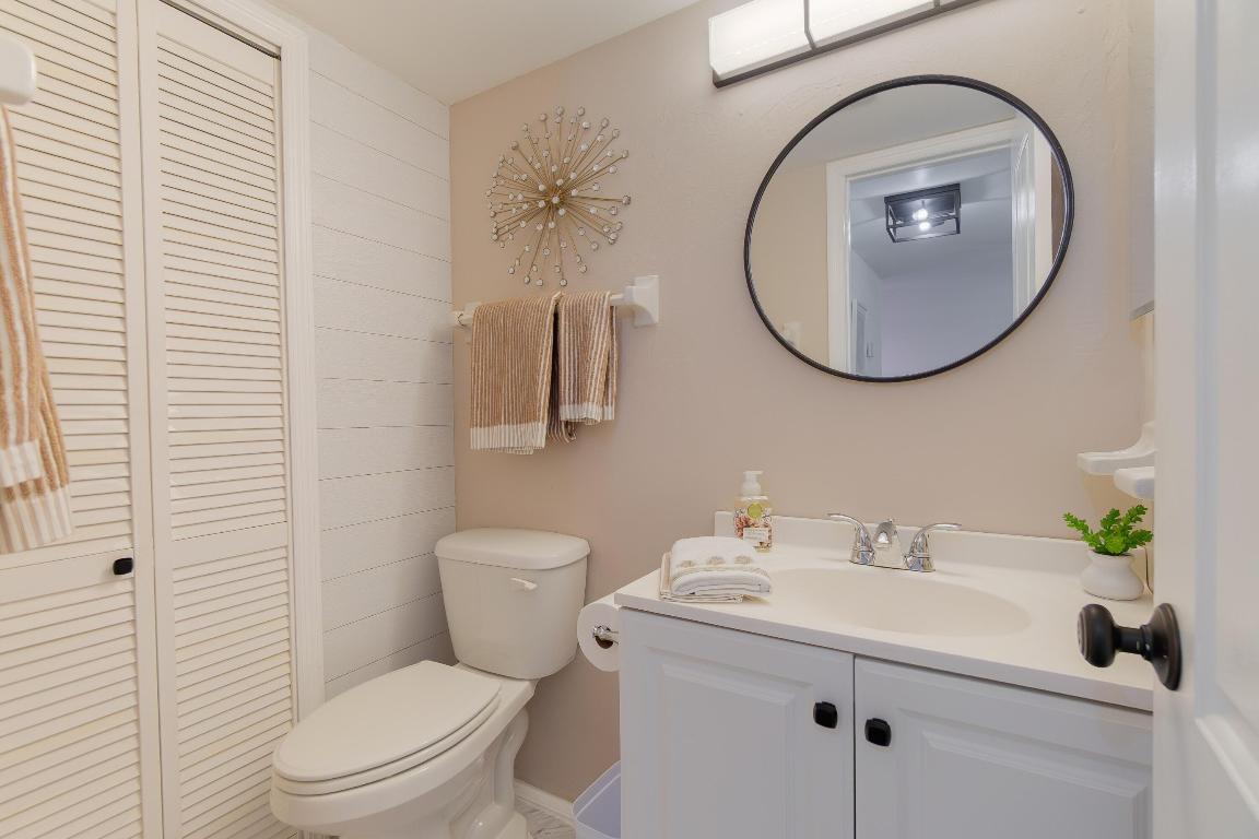 VILLAGE ROYALE CONDO 7 - Residential