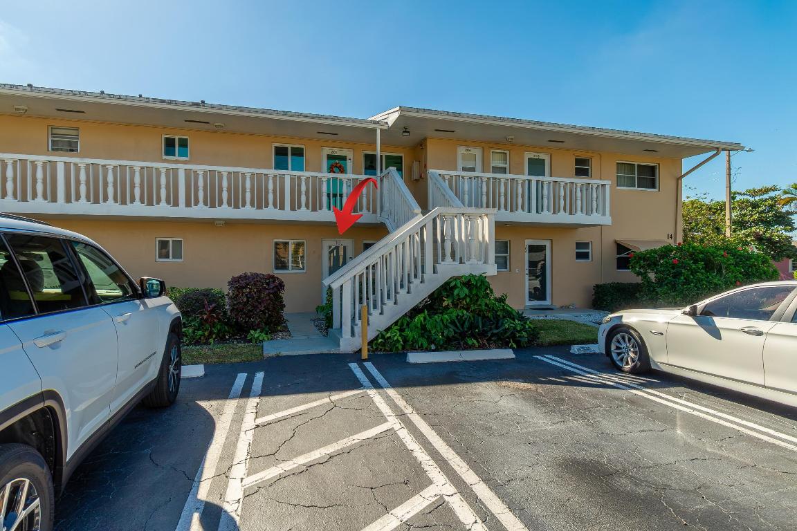 VILLAGE ROYALE CONDO 7 - Residential