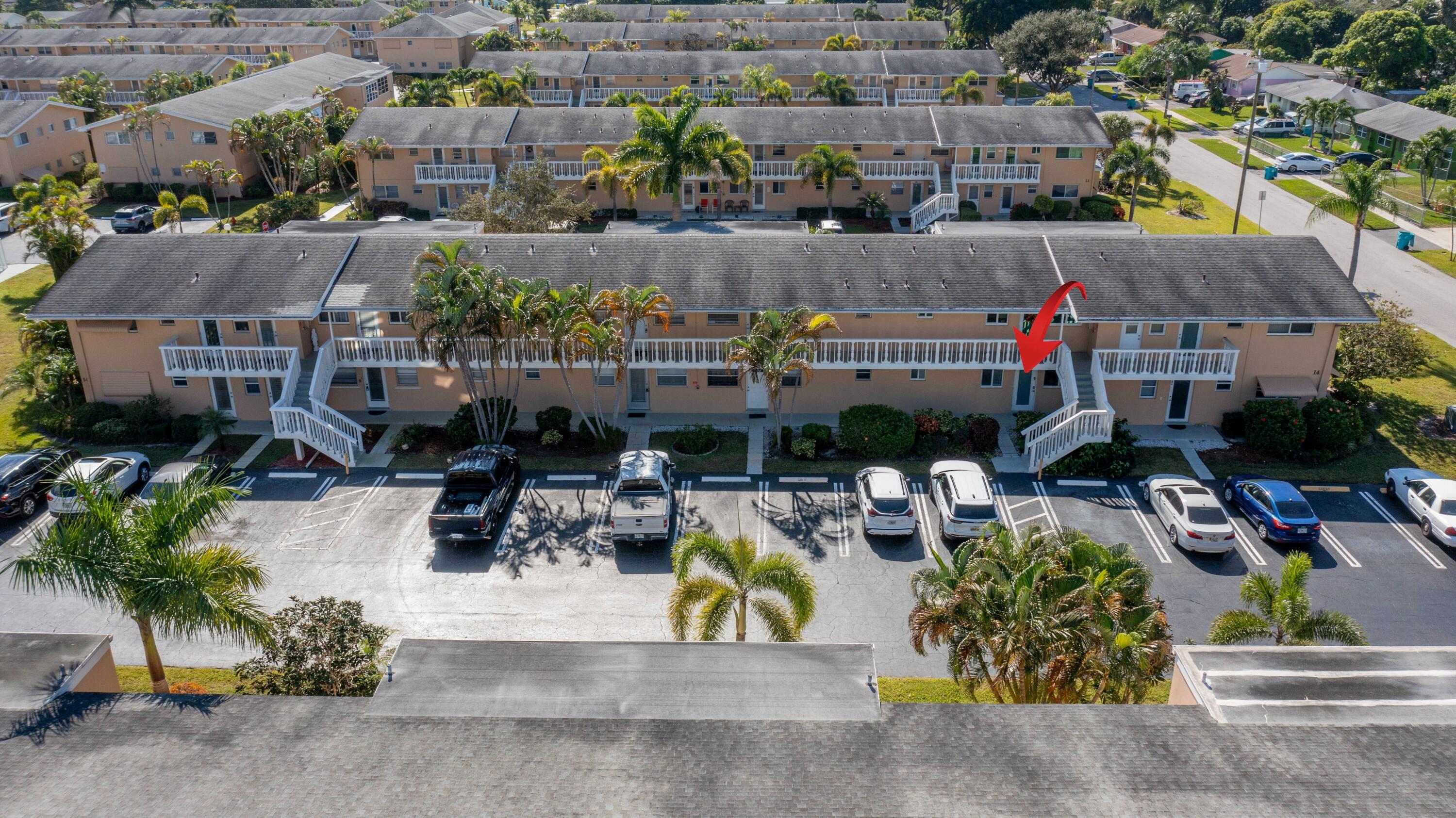 VILLAGE ROYALE CONDO 7 - Residential