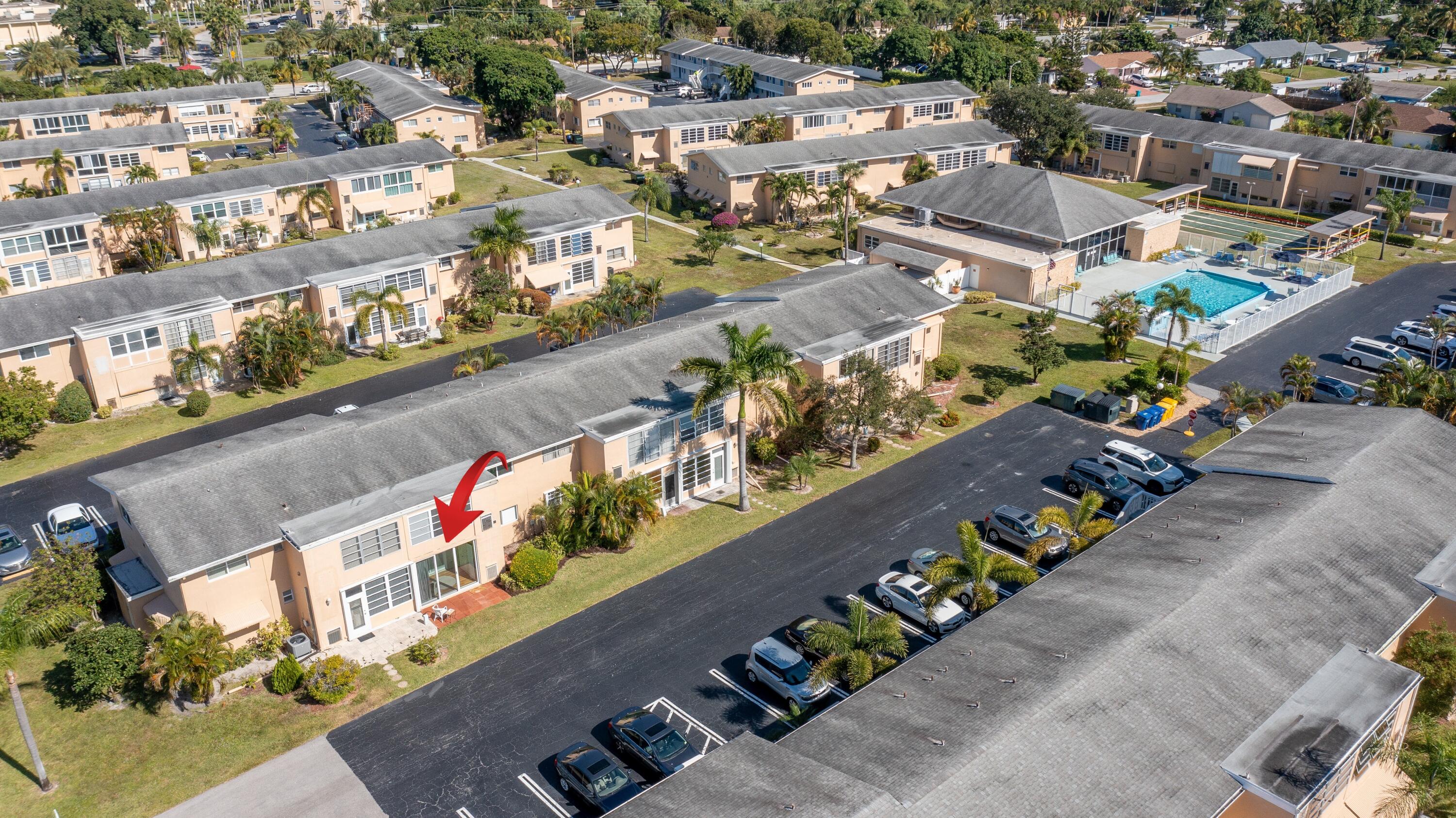 VILLAGE ROYALE CONDO 7 - Residential