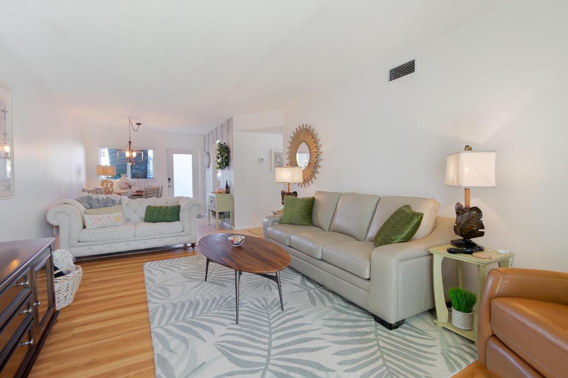 VILLAGE ROYALE CONDO 7 - Residential