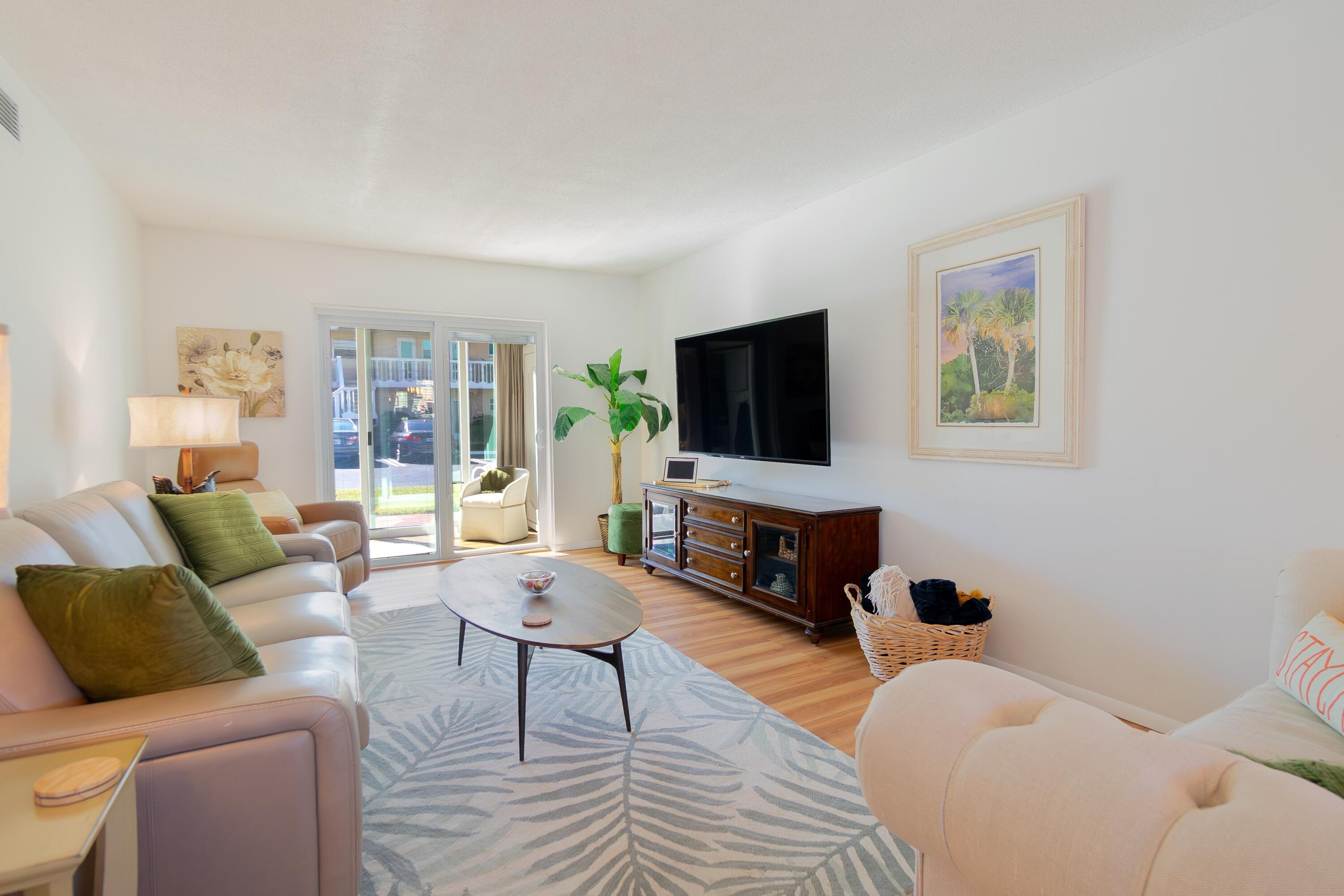 VILLAGE ROYALE CONDO 7 - Residential