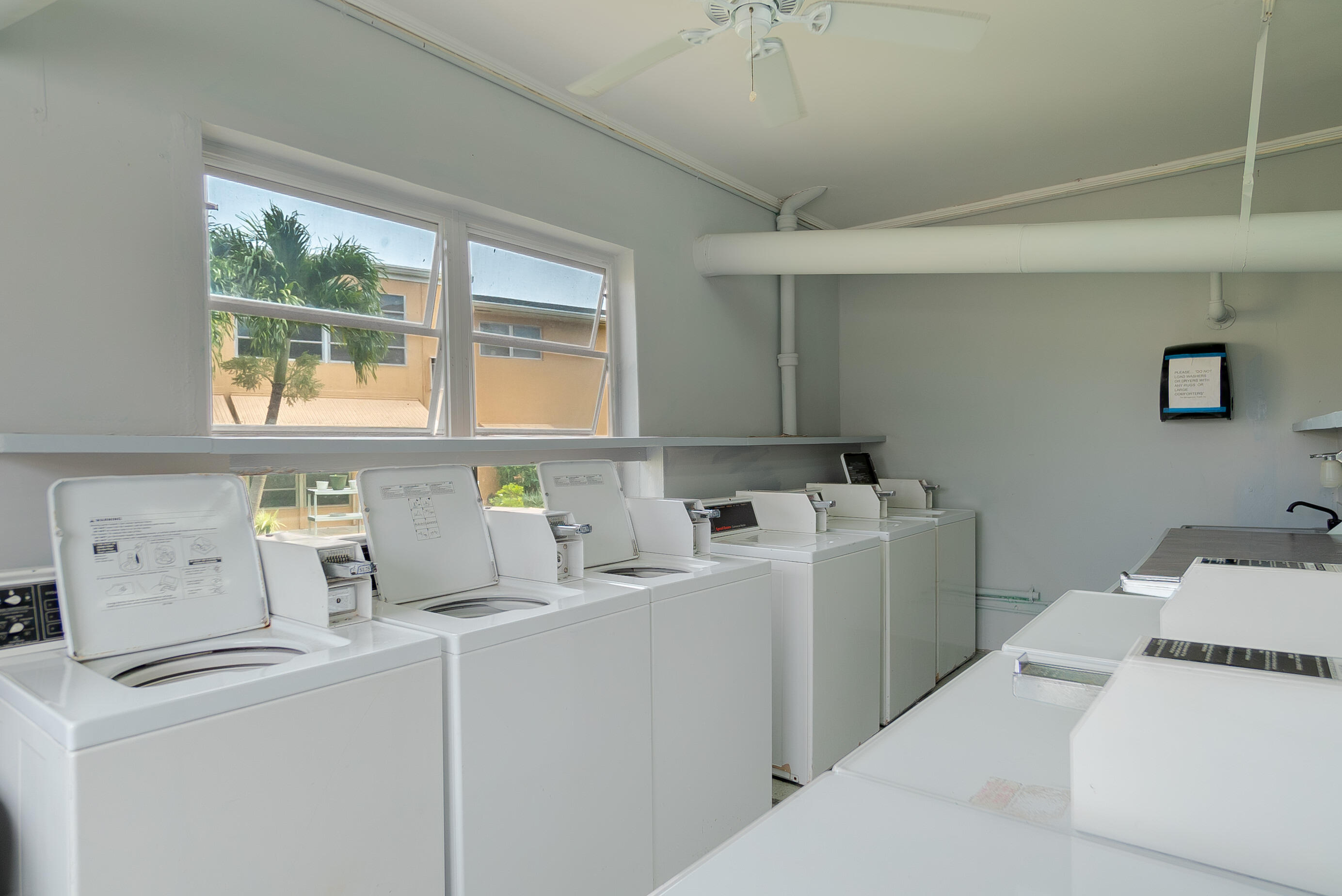 VILLAGE ROYALE CONDO 7 - Residential