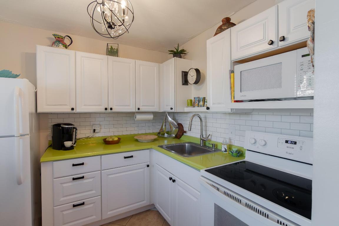 VILLAGE ROYALE CONDO 7 - Residential