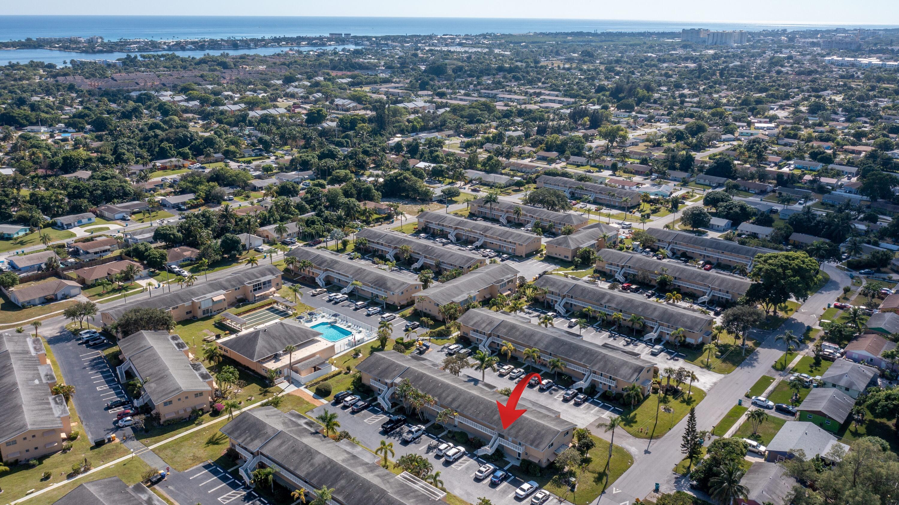 VILLAGE ROYALE CONDO 7 - Residential