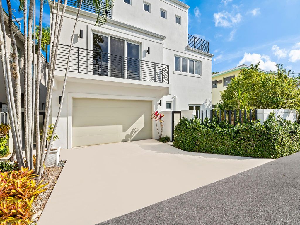 Photo of 1522 SE 2nd Street, Fort Lauderdale, FL 33301 (MLS # F10484808)